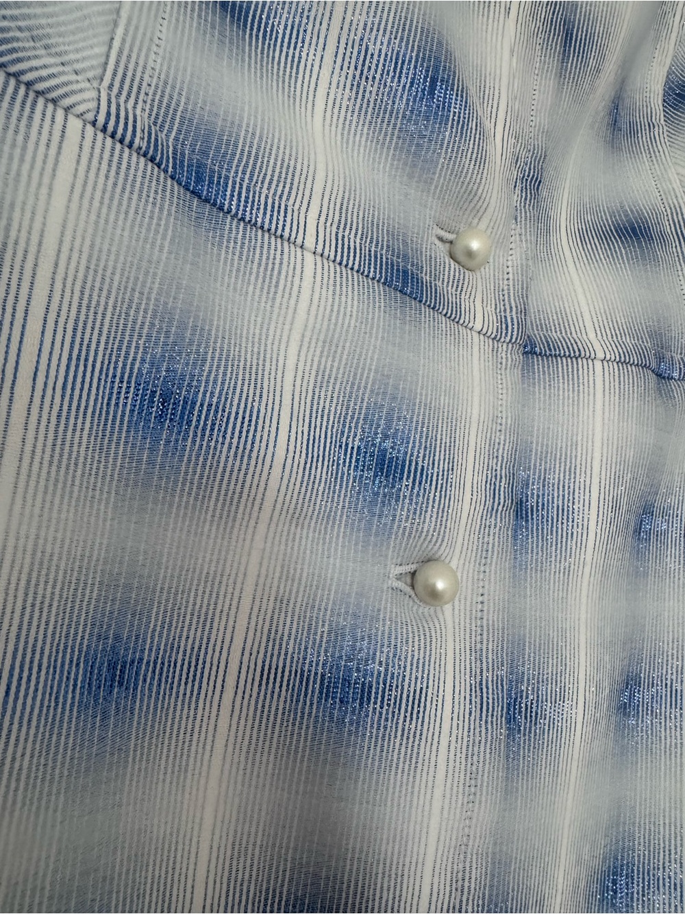 Brand new blue and white trench coat with pearl buttons. New with tags - Picture 5 of 8